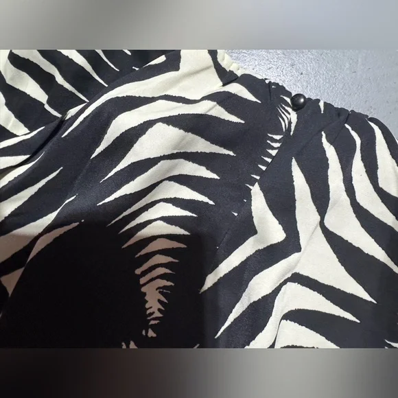 Stylish Black and White Women's Jumpsuit - Picture 6 of 9